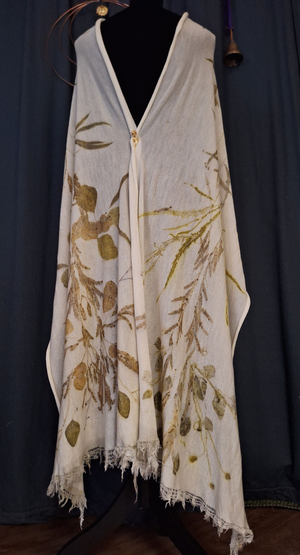 Eucalyptus – Eșarfă lână Merino 100% – piesă unicat ecoprint, imprimată manual cu frunze | perfectimperfect
