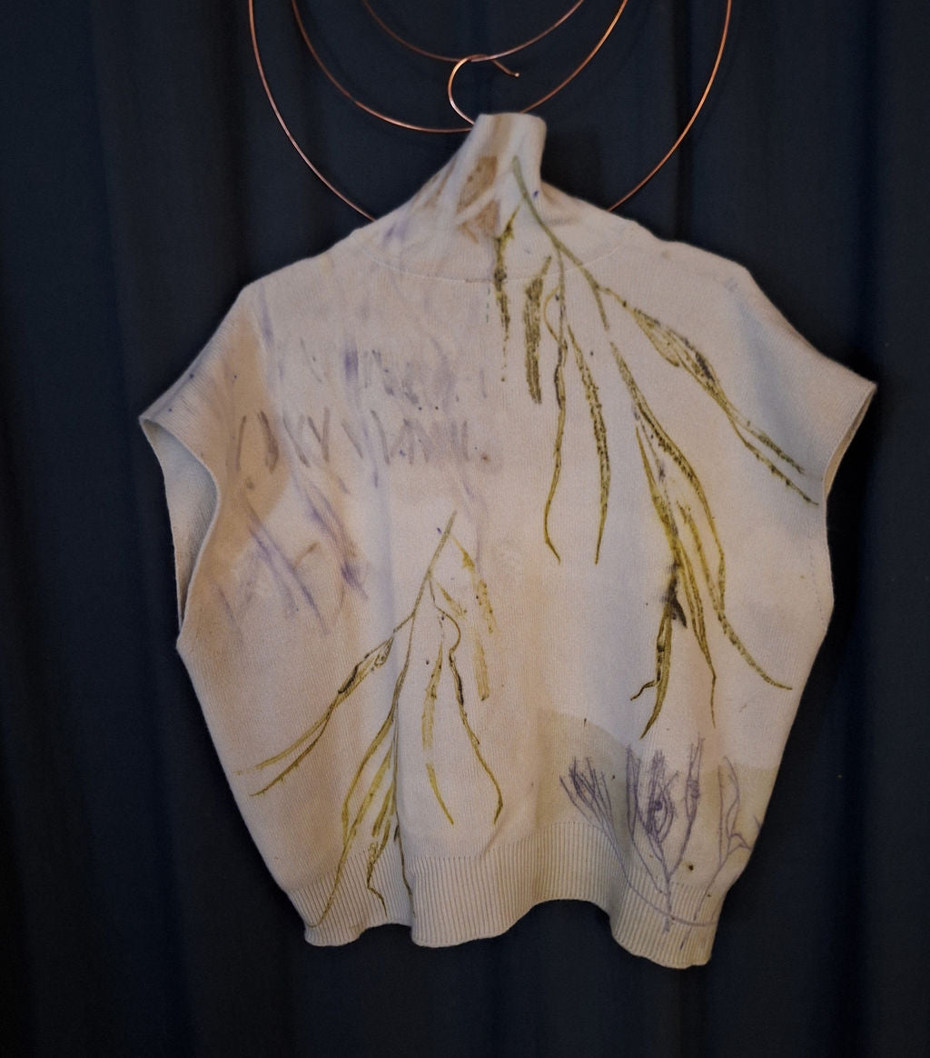 Eucalyptus 004 – Vestă lână Merino 100% – piesă unicat ecoprint | perfectimperfect – detaliu 2