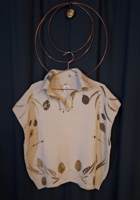 Eucalyptus 006 – Vestă lână Merino 100% – piesă unicat ecoprint cu frunze de eucalipt | perfectimperfect