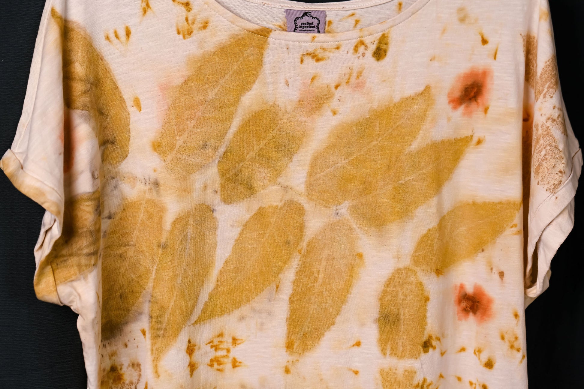 SEVA – Tricou bumbac 100% – piesă unicat ecoprint | perfectimperfect – detaliu 2